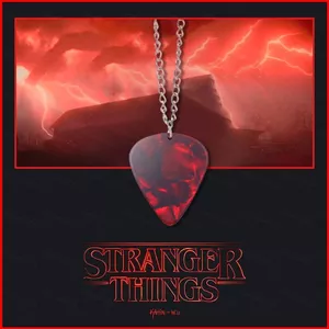 SY Stranger Things Season 4 Eddie Munson Guitar chọn vòng cổ mặt dây chuyền trái tim đen đỏ