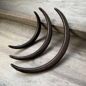 WHX {Kẹp tóc mặt trăng dây đầu tiên} Kẹp tóc Xuânyue Mahogany Lá lớn Gỗ đàn hương màu đỏ Kẹp tóc kiểu Trung Quốc mới Kẹp tóc cổ uốn tóc bằng gỗ