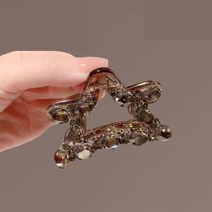 Mẫu kẹp tóc mới từ MauroPoli, kim cương giả cao cấp, phù hợp với đầu sau lớn.