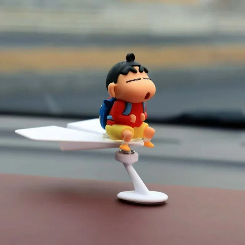 Trang trí xe hơi Crayon Shin Chan Xoay máy bay nhỏ Trang trí bảng điều khiển hoạt hình