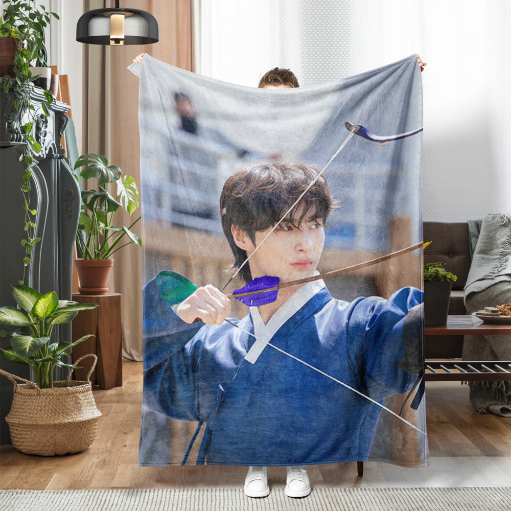 Chăn Flannel in hình Byeon Woo Seok, Chăn ném một mặt mềm mại Perfect Crown dành cho người hâm mộ