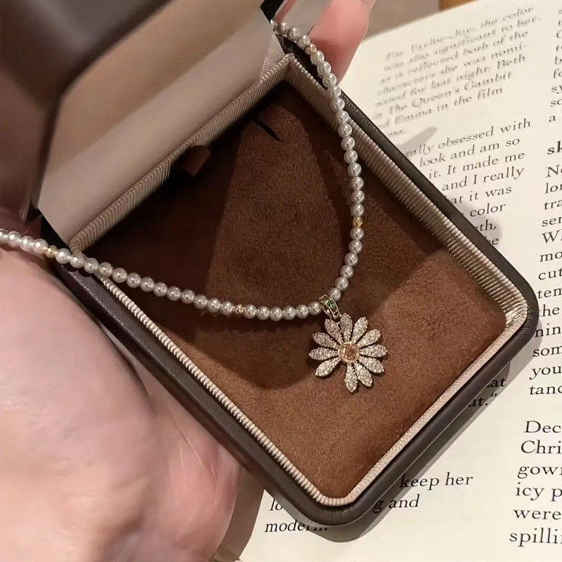 Vòng cổ ngọc trai hoa cúc Zircon thời trang