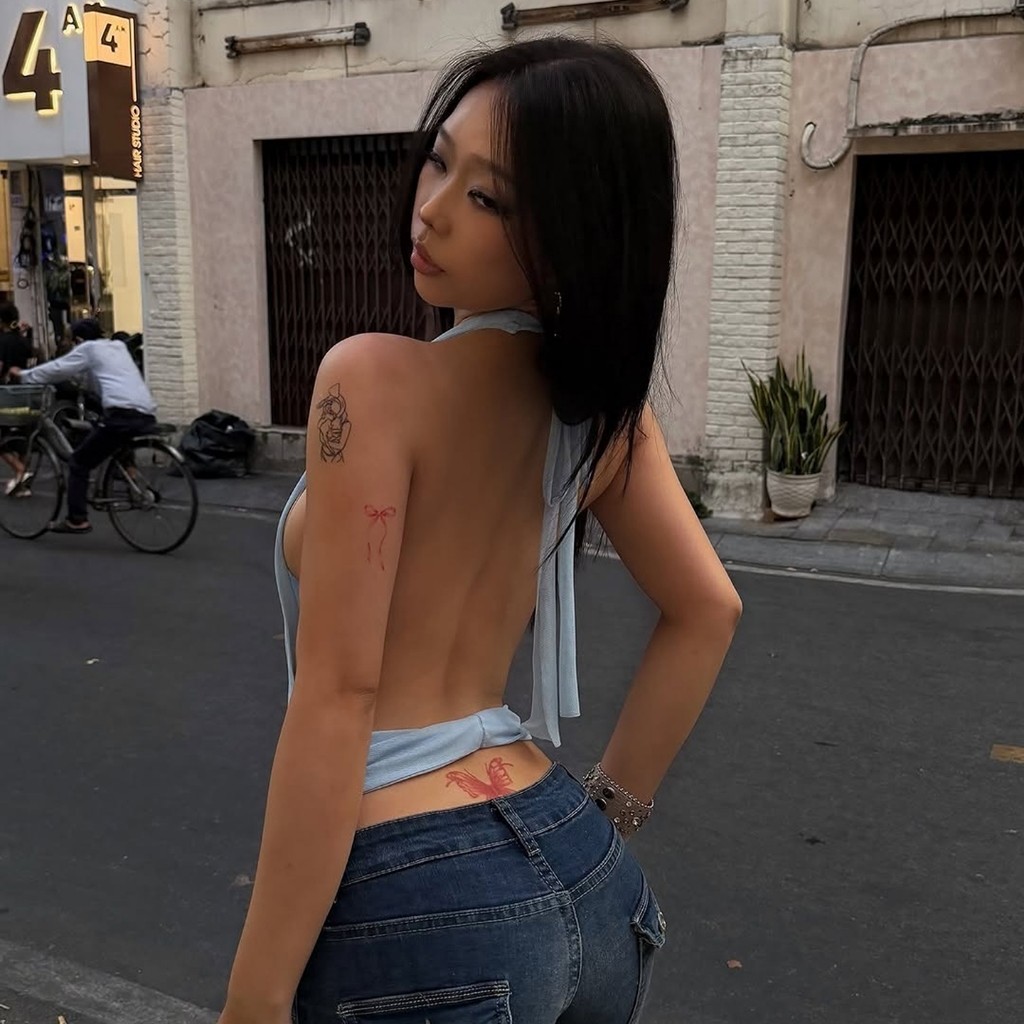Cutenew Áo Chắc Chắn Dây Sâu V Tắt Tay Áo Backless Cá Tính Niche Hot Chick Thời Trang Tính Khí Phong Cách Nóng Mới