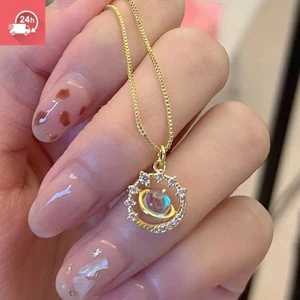 Vòng cổ nữ thời trang với đá opal và họa tiết hình học kim cương