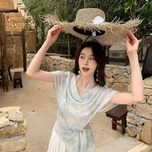 Áo thun ren cổ dáng rộng phong cách Hàn Quốc dành cho nữ màu xanh trắng nhòe hàng đầu mùa hè Slimer Look Cover Flesh Atmosphere Wear