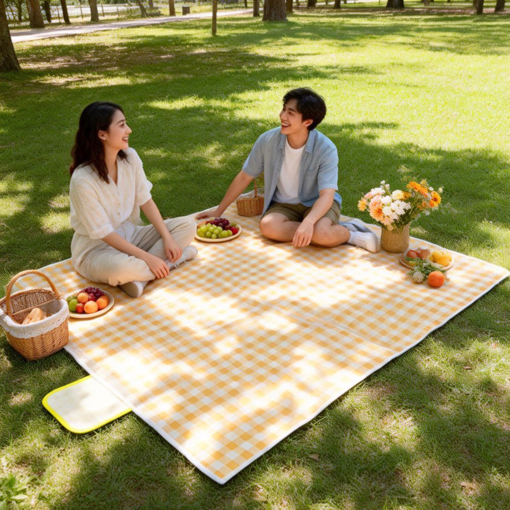 Thảm Picnic Caro Màng Nhôm Đáy Chống Nước, Thảm Dã Ngoại Gấp Gọn Cho Đi Biển Cắm Trại