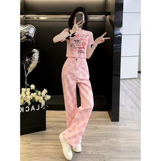 Bộ trang phục Nữ mùa Hè được ưa chuộng: Áo thun trẻ trung và quần jean màu hồng kiểu dáng sành điệu