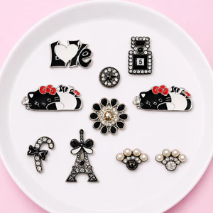Set Charm Hello Kitty Đen Xinh Cute Trang Trí Dép Crocs,, Phụ Kiện DIY Dễ Thương Nhựa Cao Cấp Bền Đẹp