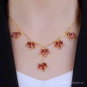 Mùa Thu Đông Retro Lá Phong Đỏ Vòng Cổ Nữ Niche Thời Trang Phù Hợp Với Thiết Kế Cao Cấp Nhẹ Sang Trọng Dây Chuyền Áo Len