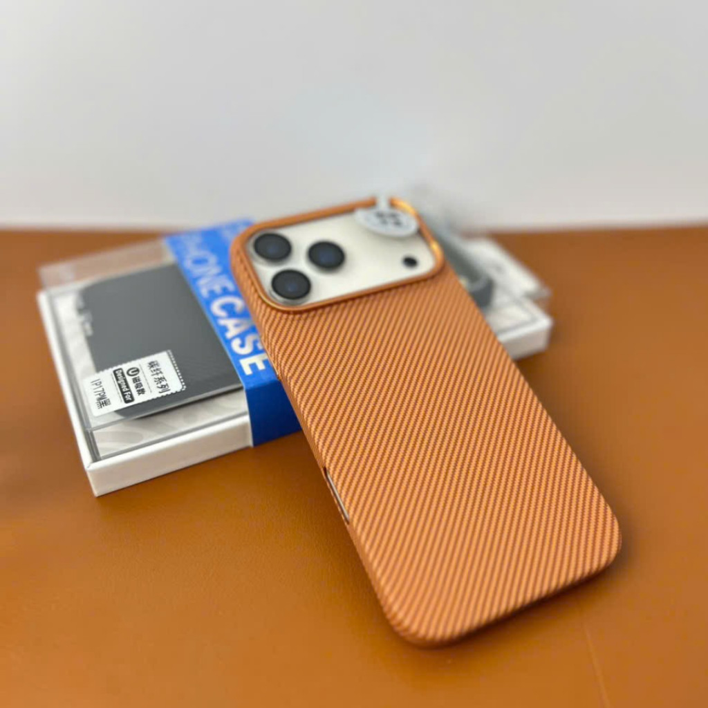 [Chính Hãng] Ốp Lưng UELKIN Vân Giả Sợi Aramid Mỏng Nhẹ Không Bám Vân Tay MagSafe Bảo Vệ Camera cho iPhone 17 Pro Max