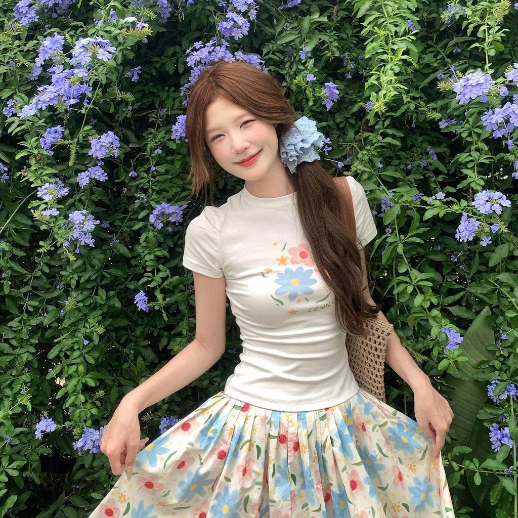 Áo Thun babytee Vai in hoa màu trắng Slim-fit phong cách ngắn