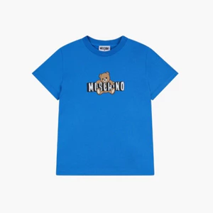 Gấu bông họa tiết in hình từ loạt Vintage Series, kèm áo thun cổ tròn unisex