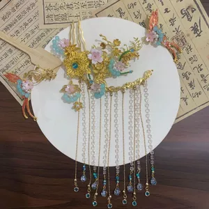 Phụ kiện tóc Hanfu cổ điển: Mũ pha lê, tua rua và lược tóc