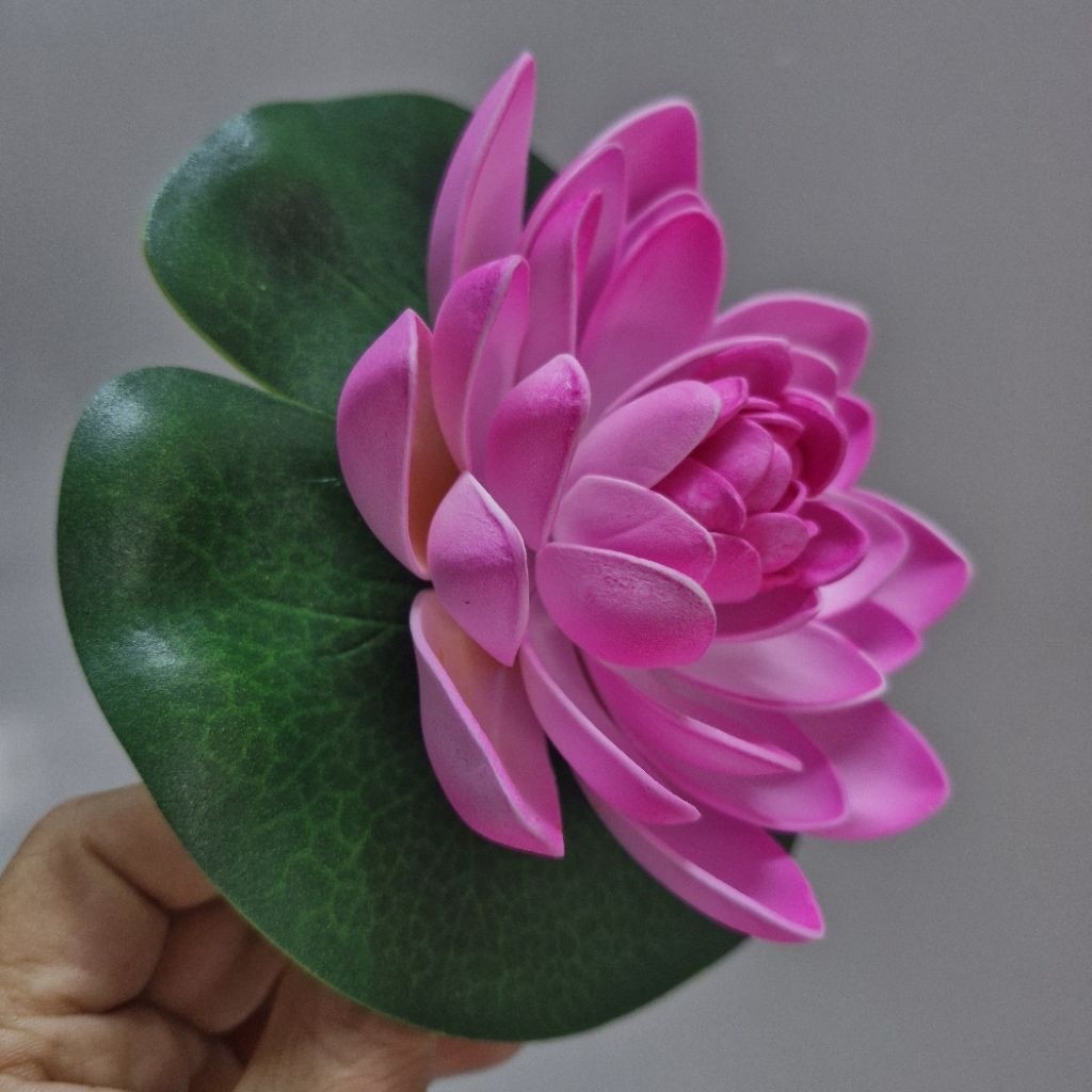 Hoa sen cài tóc kèm xược, hoa sen cài đầu dùng để biểu diễn văn nghệ. Đạo cụ phụ kiện Nguyễn Nhật