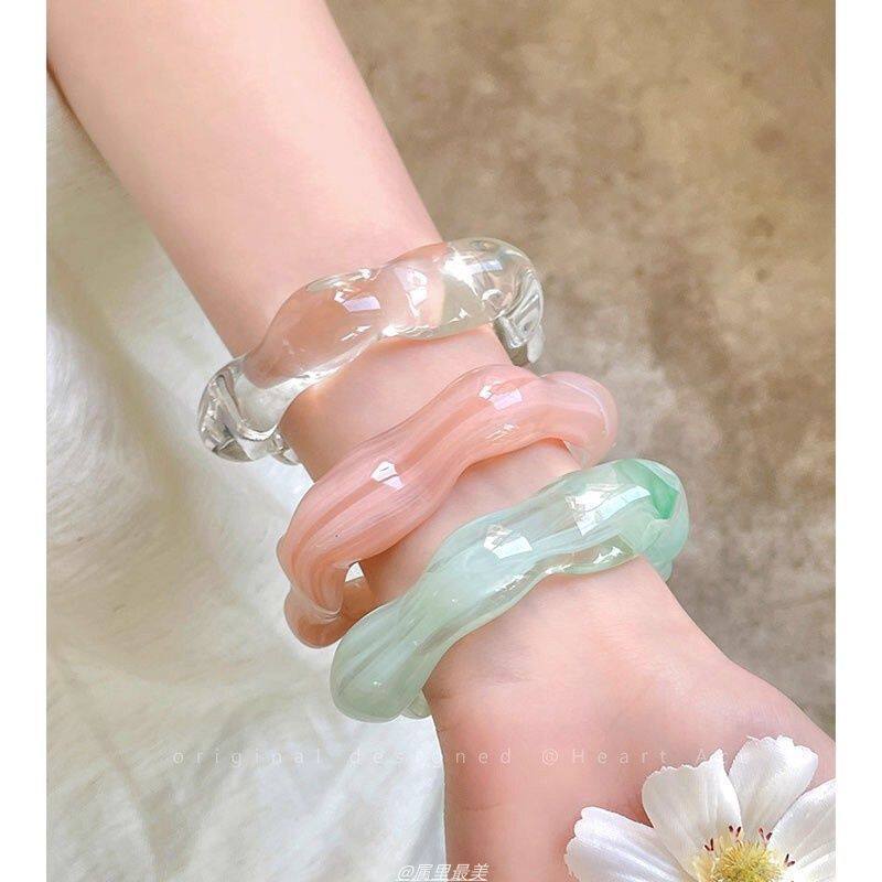 Vòng Tay Mở Hình Sóng Phong Cách Dopamine – Phụ Kiện Thời Trang Đa Năng Cho Nữ – Thiết Kế Mùa Hè Nổi Bật