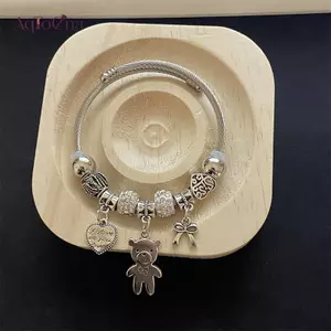Vòng tay nữ đính hạt với gấu mặt và dây chuyền trái tim điều chỉnh được từ thương hiệu AqToCna - quà tặng tình yêu độc đáo
