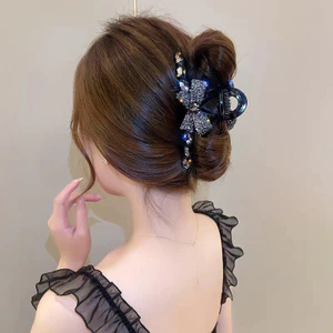 Kẹp tóc có nơ lớn và kim cương giả sáng bóng, phù hợp thời trang cá nhân