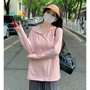 Quần áo chống nắng mỏng dành cho nữ với công nghệ UPF 50+, phù hợp cho mùa hè và hoạt động ngoài trời