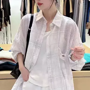 Áo sơ mi ca rô chải vừa phải dáng rộng phong cách Hồng Kông Áo khoác ngoài được kiểm tra chống nắng nhiều nút một viền
