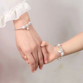 Vòng tay Hello Kitty điều chỉnh size, phù hợp làm quà tặng sinh nhật cho bé gái