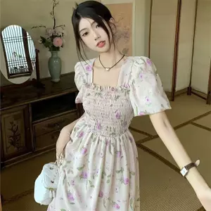 Đầm M cổ vuông màu hoa, tay ngắn, dáng ôm quyến rũ cho mùa hè