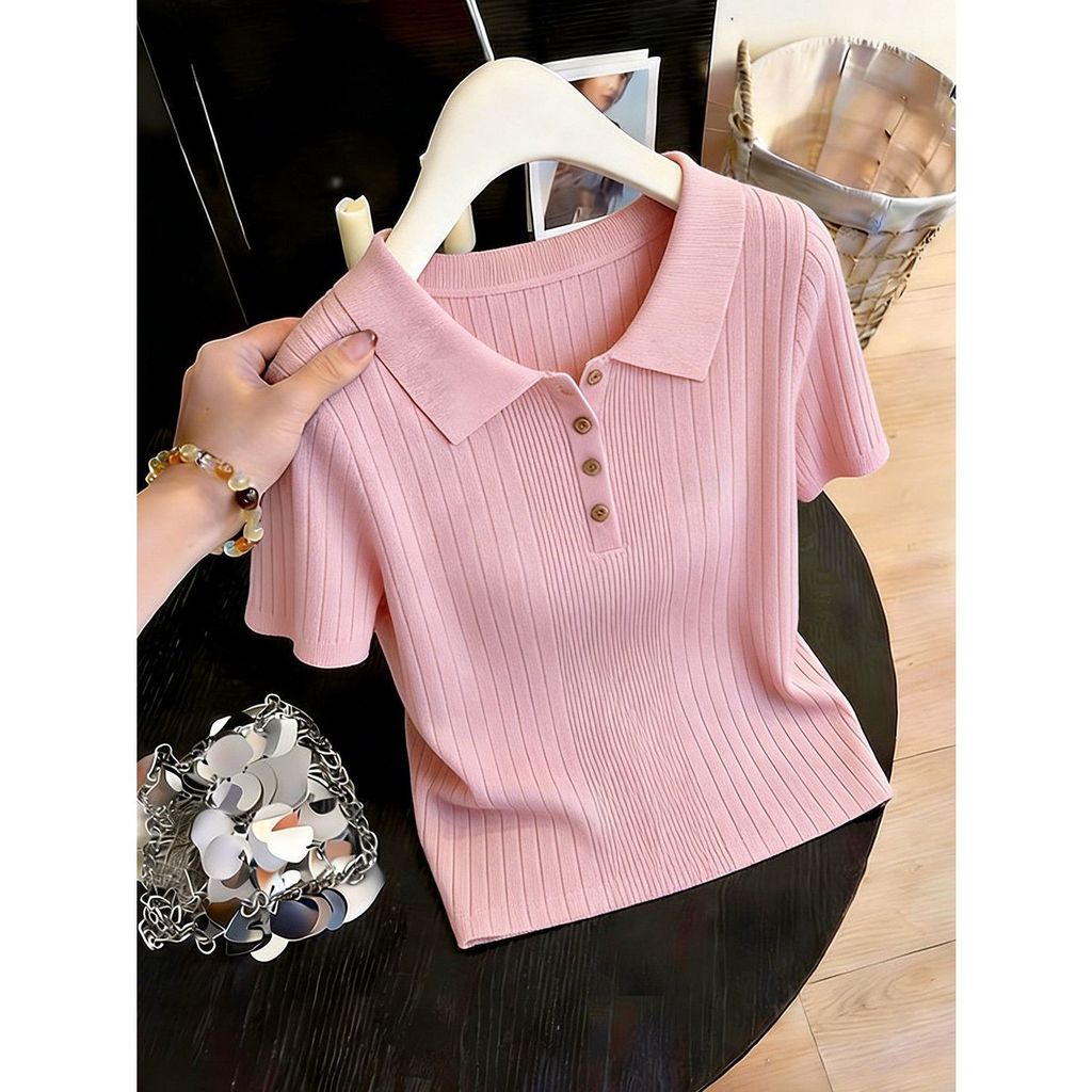 Áo len polo dệt kim phong cách nhẹ nhàng với nút kim loại và pit strip, tay ngắn, phù hợp mùa hè và đi lại