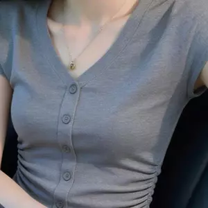 Áo thun nữ cổ chữ V màu xám, thiết kế thời trang mùa hè, form body ôm vừa vặn