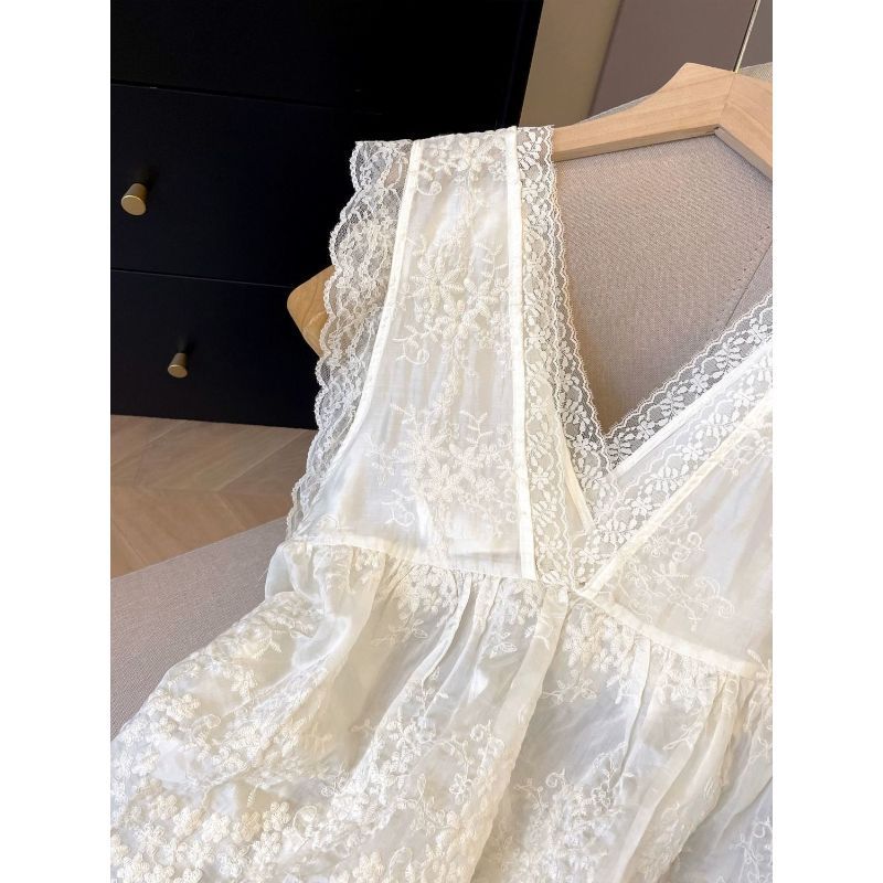 Áo sơ mi Pure Desire Style cổ chữ V với khâu móc ren, phong cách hiện đại cho phụ nữ