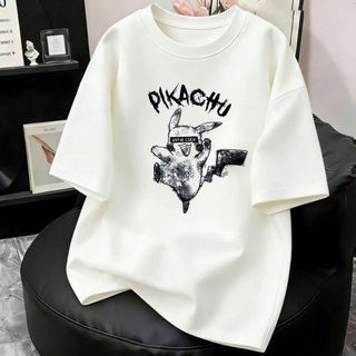 Áo thun nam in hình Pikachu, nhân vật hoạt hình, phong cách preppy, trẻ trung.