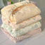 Khăn trải giường họa tiết hoa VN Polyester; Kích thước: Giường đơn, Giường siêu đơn, Giường lớn, Giường King, Giường siêu King; Bao gồm Vỏ nệm (Cadar) và Vỏ gối.