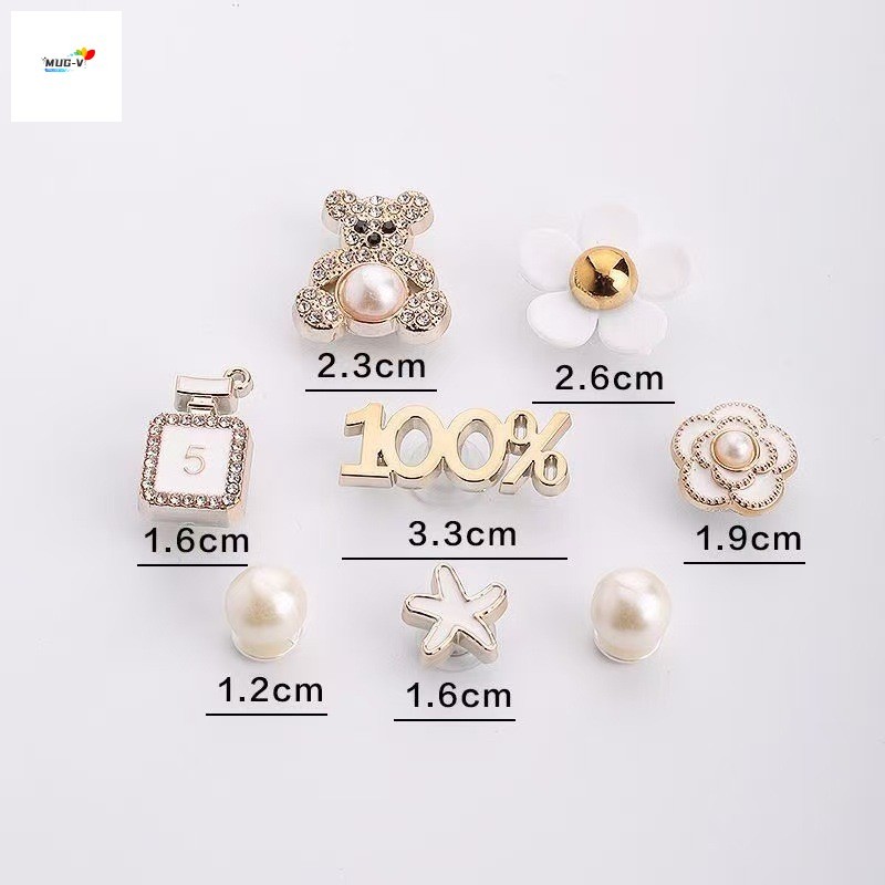Giày hoa đính đá quý và ngọc trai – Phụ kiện sáng tạo cho giày Croc