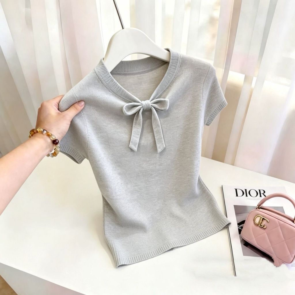 Phiên bản Hàn Quốc mùa hè Áo thun ngắn tay cổ chữ V bằng lụa băng thời trang nữ, áo sơ mi dệt kim thoáng khí nhẹ, phù hợp cỡ lớn 40-90kg, mặc mát, đi lại hàng ngày