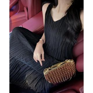 Miyake Xếp Ly 2026 Phong Cách Mới Kỳ Nghỉ Phong Cách Văn Học Đơn Giản Màu Trơn Sling Cổ Tích Đầm