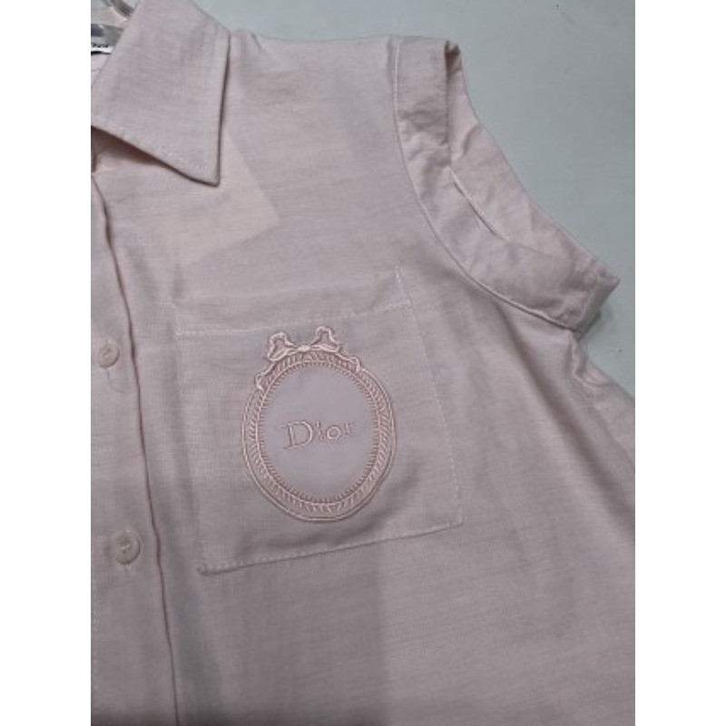 Bộ đồ nữ mới có áo và quần short thêu ve áo