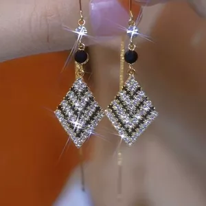 Dây Tai Kim Cương Trắng Đen Hình Kim Cương Cao Cấp, Tua Dài Thanh Lịch
