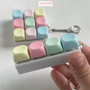 ITRUMPET Fidget Móc Khóa, 4 / 9 Phím Nút Chìa Khóa Bàn Phím Ngón Tay, Vượt Qua Thời Gian Giảm Căng Thẳng Keycap Đồ Chơi Giải Nén Người Lớn