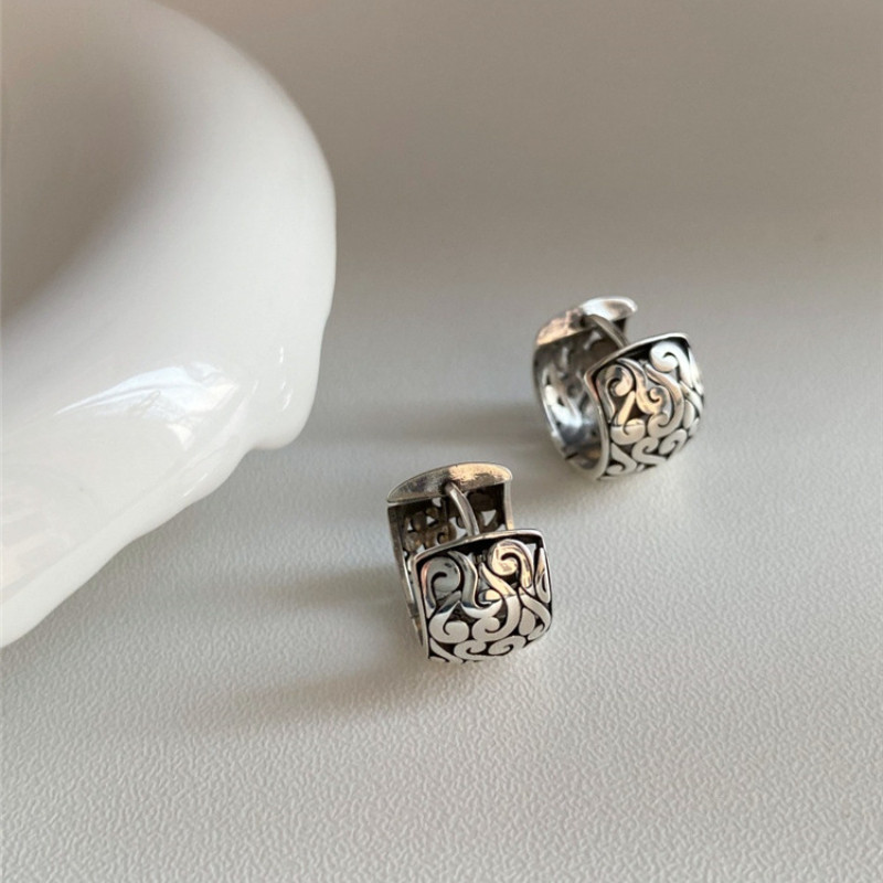 Tính khí cổ điển phong cách Trung Quốc mới 925 rỗng những đám mây may mắn bạc Thái Lan phong cách dân tộc cá tính và đa năng bông tai nữ