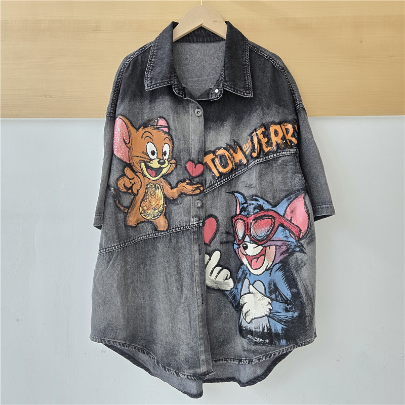 Dạo phố áo sơ mi nữ thời trang, họa tiết denim hoạt hình vui nhộn, phù hợp mùa hè