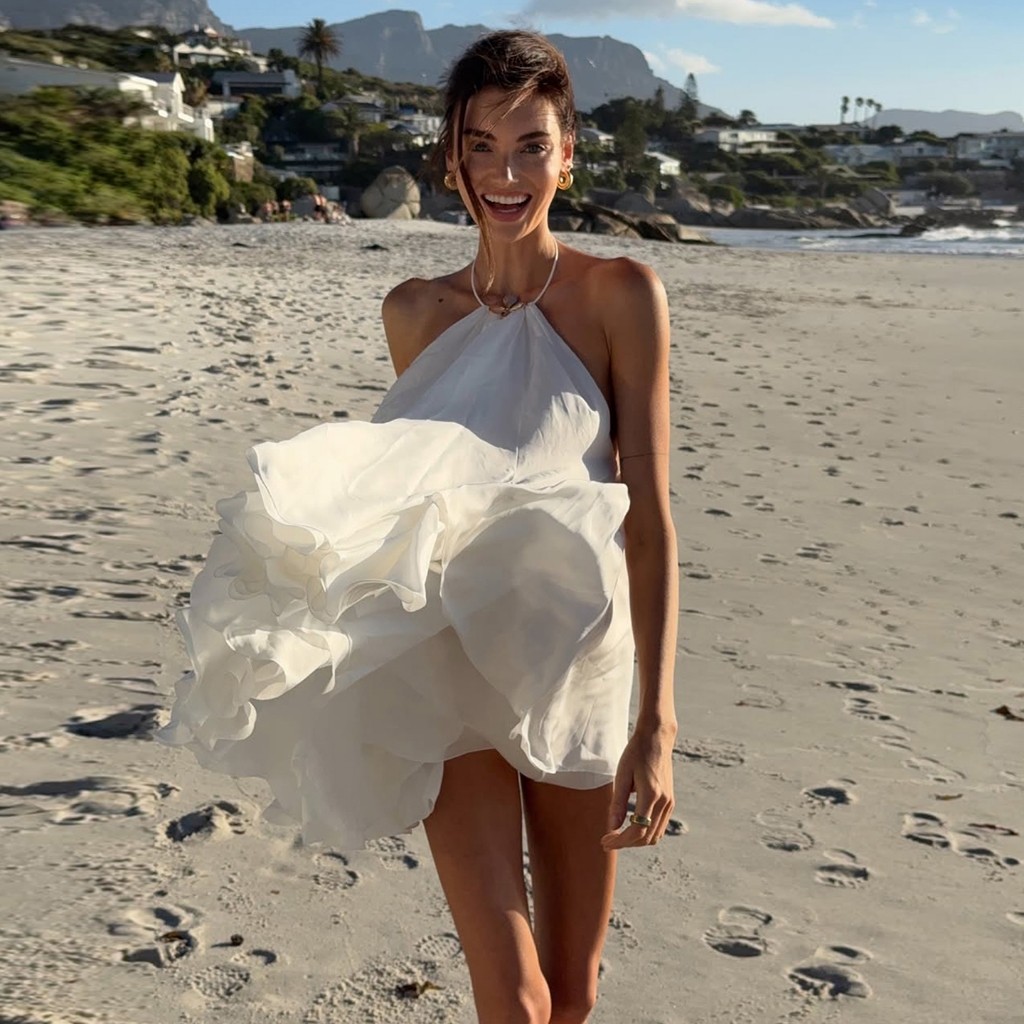 Cutenew Ruched Thanh Lịch Mini Đầm Nữ Nhẫn Kim Loại Dây Tắt Vai Backless Kỳ Nghỉ Bãi Biển Đảng Y2K Phong Cách Thời Trang Bodycon