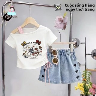 Bộ đồ bé gái Hello Kitty – Áo lệch vai + quần jeans, phong cách Hàn Quốc, dễ thương mùa hè
