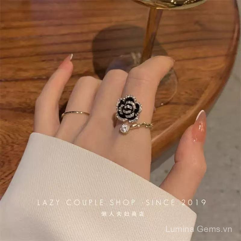 Hoa Giàu Con Người ~ Nhẫn Camellia Đen Nữ ins Cao Cấp Ánh Sáng Sang Trọng Phong Cách Pháp Hương Thơm Nhỏ Nhẹ nhàng Tính Khí Hợp Thời Trang