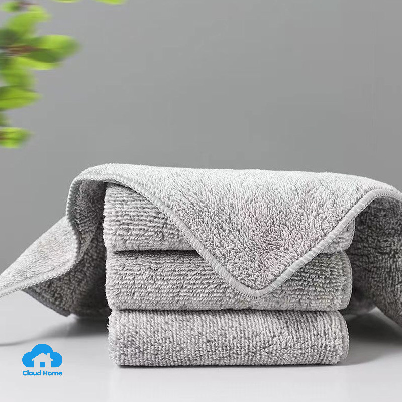 Khăn lau nhà bếp bằng sợi than tre mềm mại, dày dặn, thấm hút tốt.