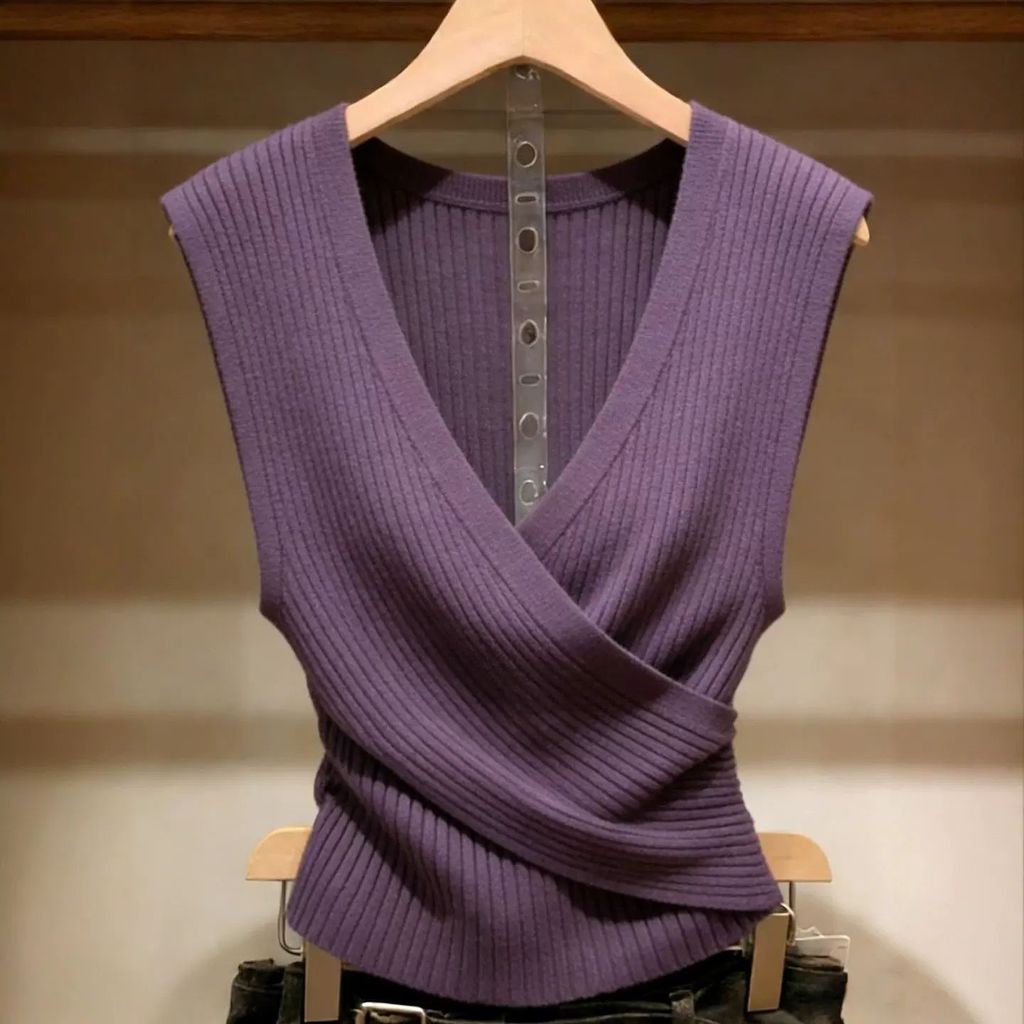 2026 Phong cách mới Pure Desire Style Áo Vest dệt kim không tay cổ chữ V gợi cảm, Áo thời trang sọc Sense Pit, Áo khoác mỏng vừa vặn mùa hè, Thích hợp cho trang phục thời trang nữ trẻ, Lời chúc phúc dòng chảy cốt lõi, Thể hiện sự quyến rũ độc đáo và Phong