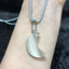 Vòng cổ mặt dây chuyền mặt trăng mắt mèo nữ - 2 kiểu (Dây đen / xám) - Đá mắt mèo trắng đánh bóng cao - Phụ kiện hàng ngày thoải mái có thể điều chỉnh