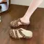 Mùa hè Arch Baotou Đi chơi nhẹ khô nhanh Dép đi biển chống trượt ngoài trời Trang chủ gót phẳng Phong cách phương Tây đi lại