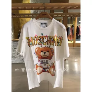 Áo thun unisex cổ tròn tay ngắn từ cotton 100%, thiết kế rộng rãi với họa tiết đáng yêu hình gấu
