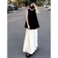 Bộ thời trang hai mảnh nữ tính, gồm áo cánh ngắn và váy, phù hợp cho hàng ngày.