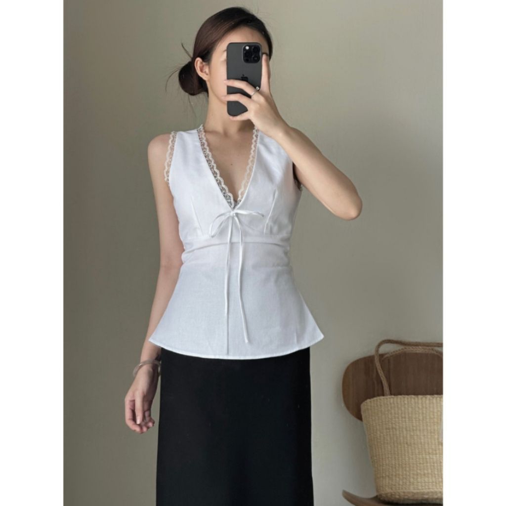 Áo Kiểu Linen Nữ Sát Nách Cổ V Viền Ren Mùa Hè V557 - SamHi Closet