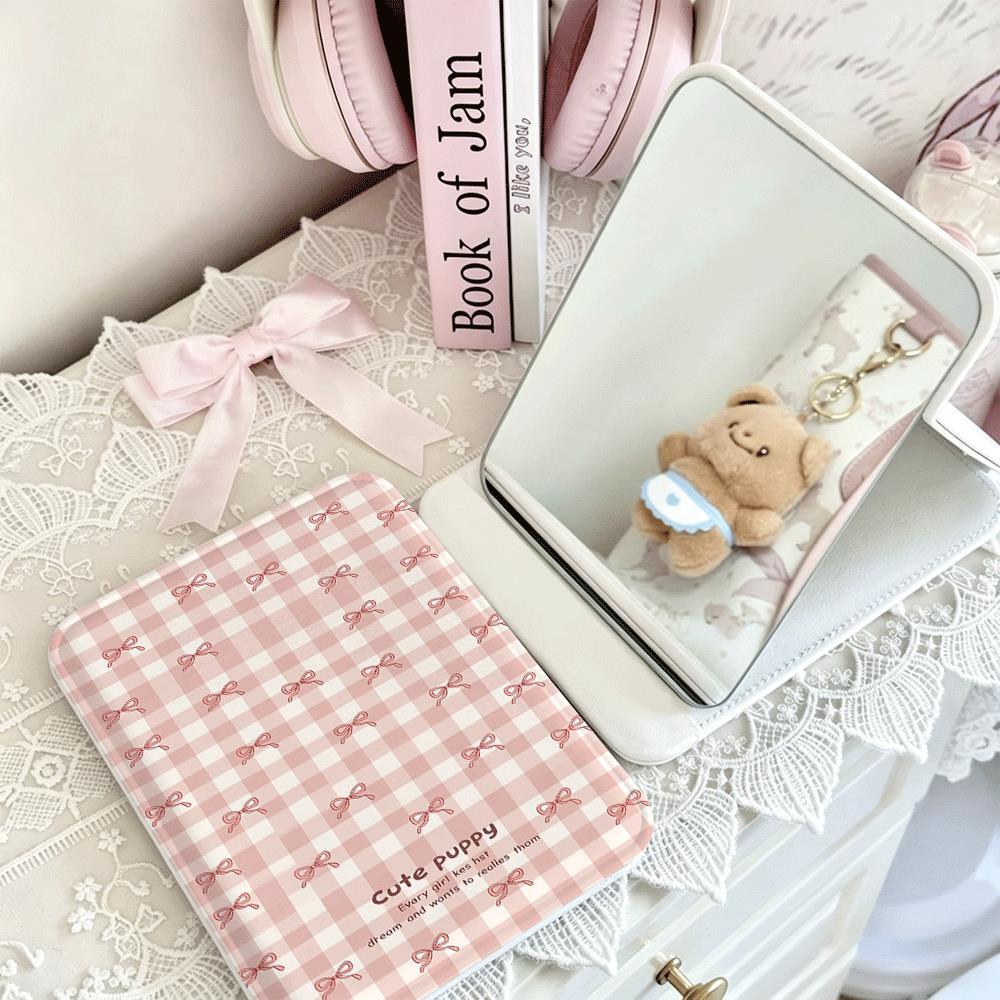 Gương gấp kẻ caro hồng nhạt và nơ thiết kế nữ tính ngọt ngào