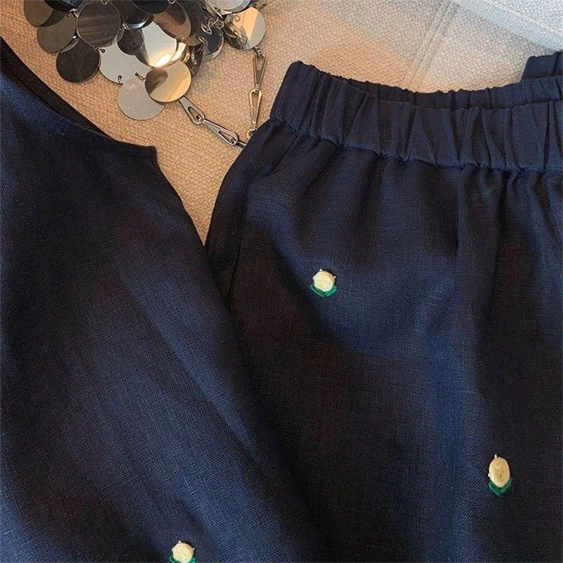 Áo vest thêu hoa không tay và quầnshort dáng rộng - Bộ đồ ngủ hai mảnh thời trang mùa hè
